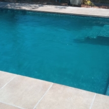 Piscina de obra con banco